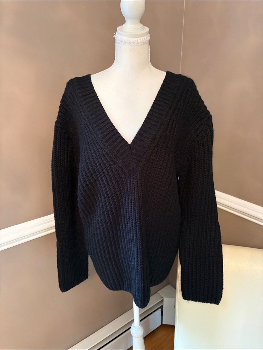 Zara Black Ribbed V-Neck Sweater